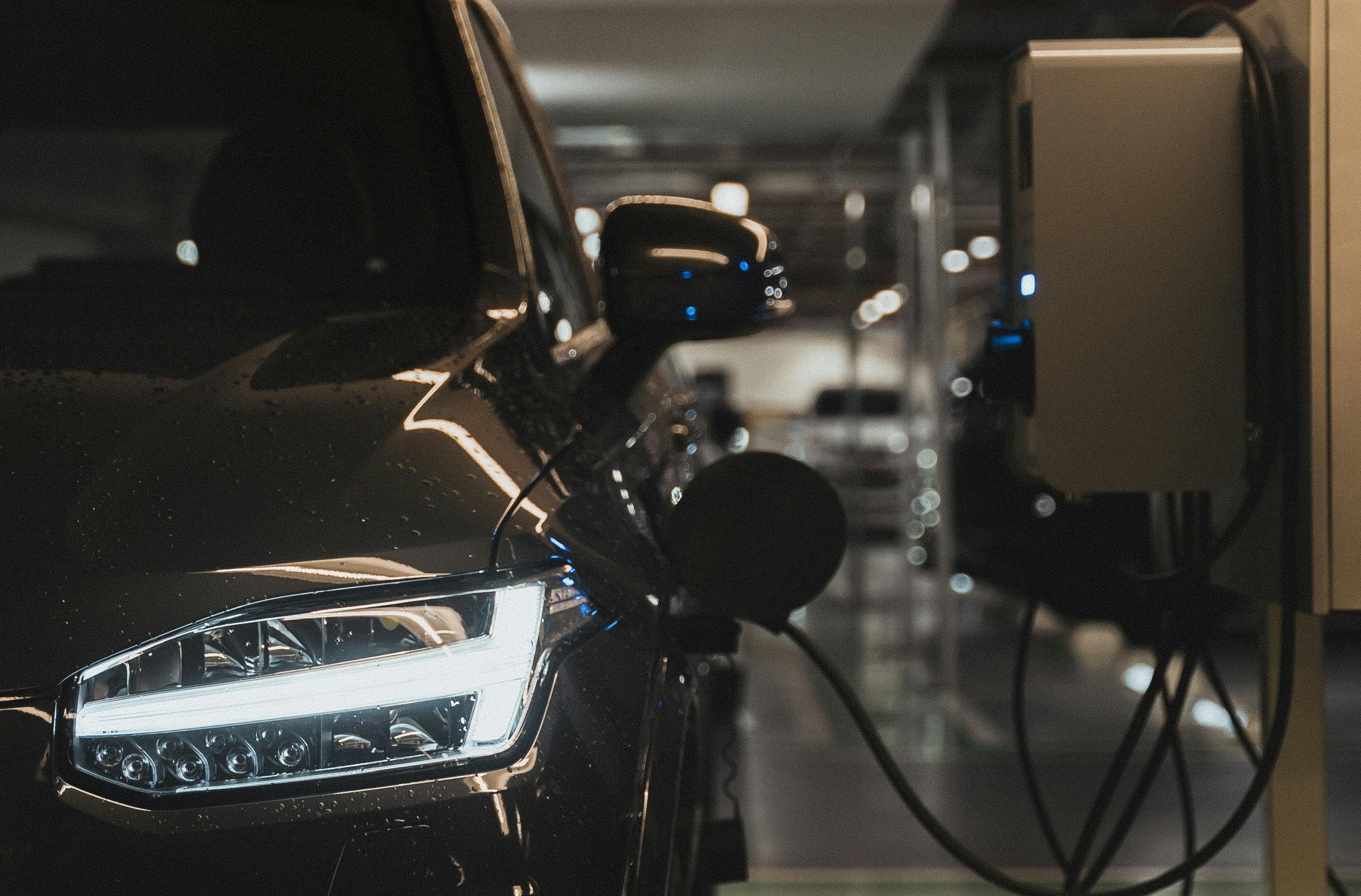 AUTOMOBILIŲ ĮKROVIMAS